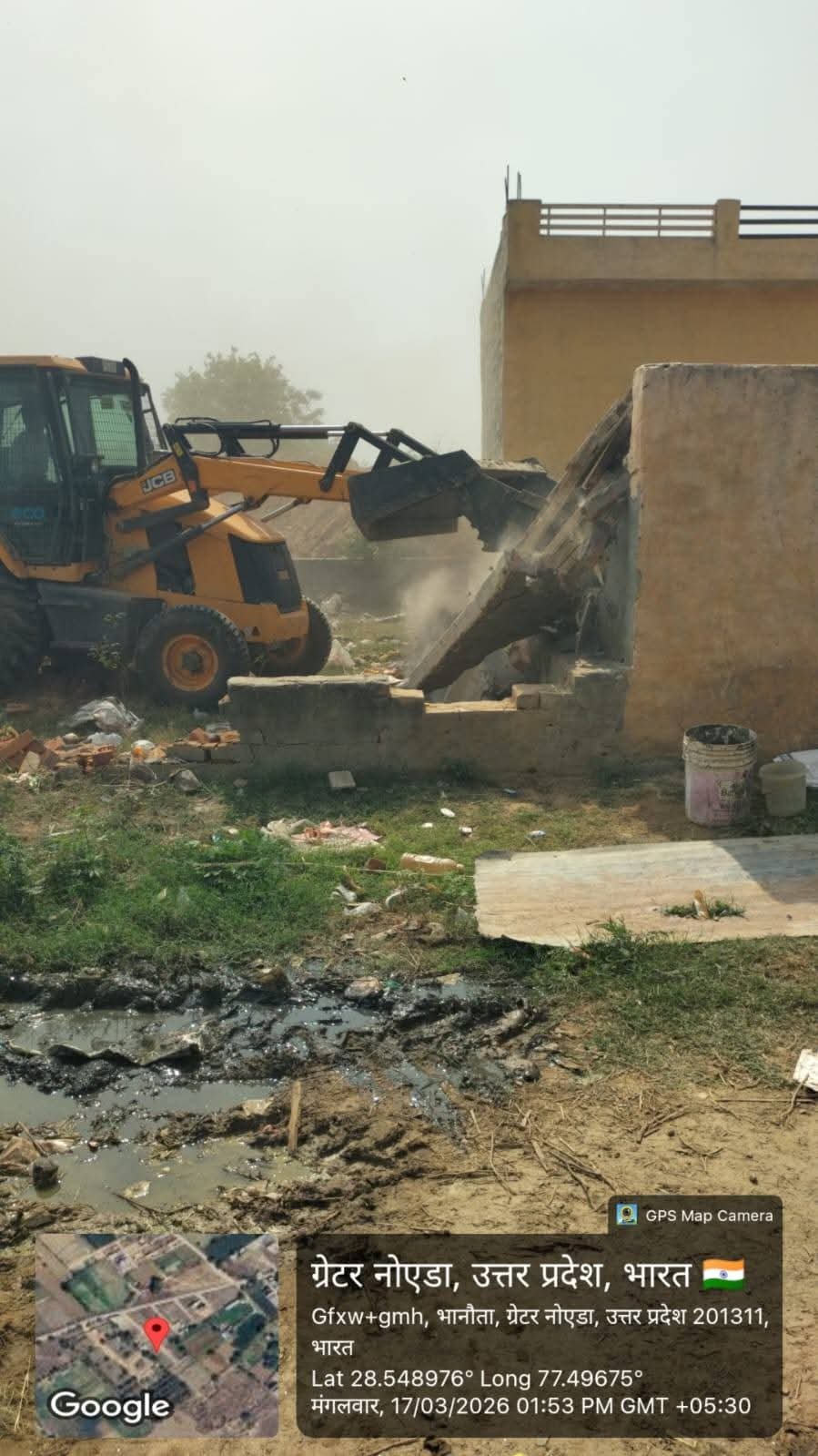ग्राम भनौता मे अतिक्रमण पर चला ग्रेटर नोएडा प्राधिकरण का बुलडोजर
