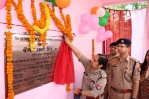 गौर सिटी 2 मे नोएडा कमिश्नर लक्ष्मी सिंह जी ने किया पिंक बूथ का उद्घाटन