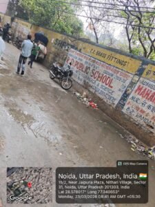 निठारी गांव में सफाई व्यवस्था ध्वस्त, सीवर जाम से बढ़ा बीमारी का खतरा