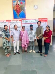 इंसानियत की मिसाल: अपना घर आश्रम ने 15 साल बाद मां को बेटे से मिलाया, रो पड़े देखने वाले  नोएडा।